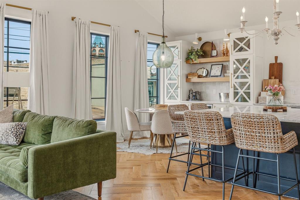 321 S Columbia Street