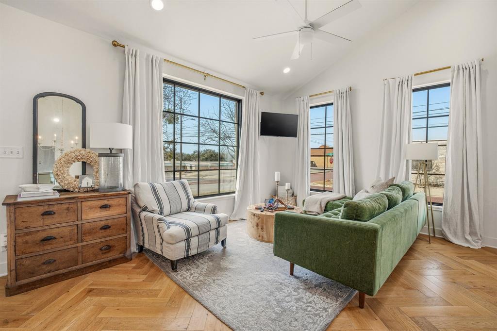 321 S Columbia Street