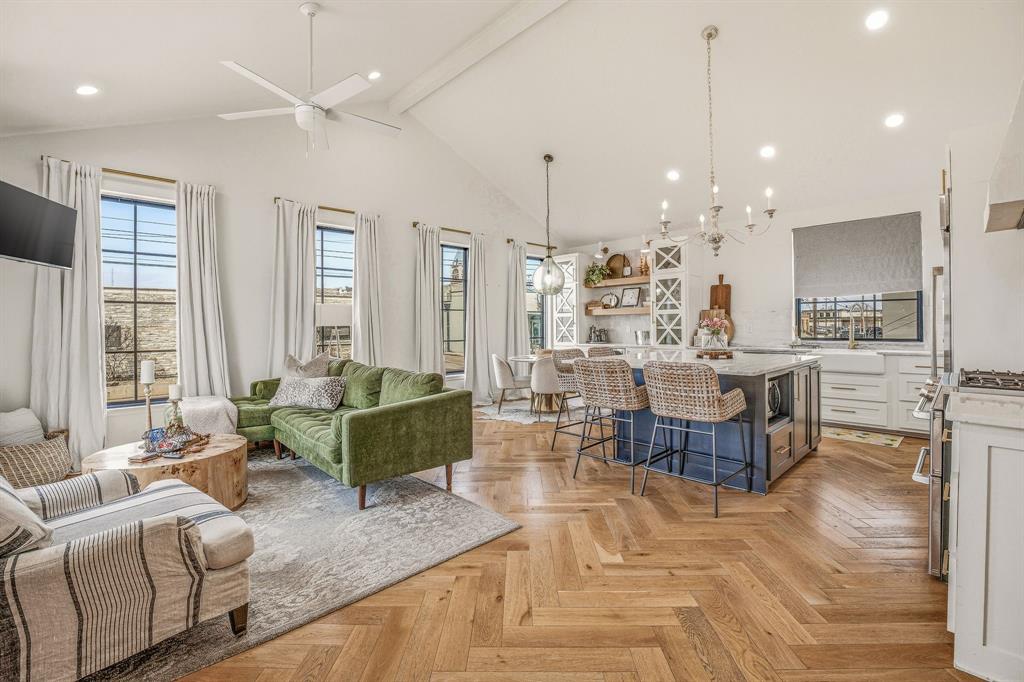 321 S Columbia Street