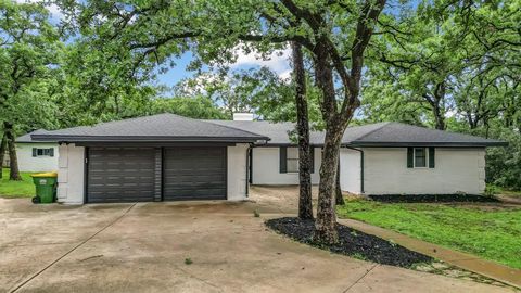 104 Shadowoak Court Burleson TX 76028