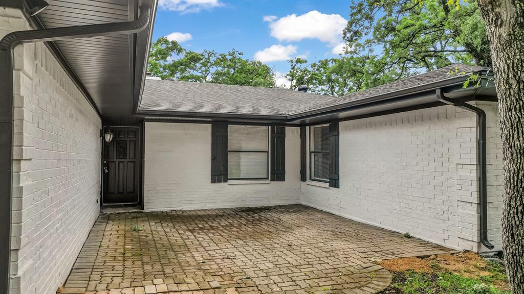 104 Shadowoak Court