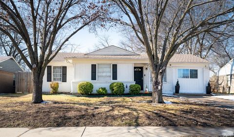 Photo of 4221 Hyde Park Drive, Mesquite, TX 75150 (MLS # 21164171)