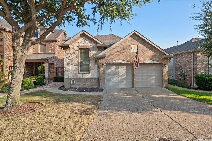 Beautiful 4-bedroom, 3-bath home located on a golf course in a highly desirable community. This spacious property features a gourmet kitchen with granite countertops, double ovens, a gas cooktop, and ample cabinet space. The open floor plan flows seamlessly from the kitchen to the living area, perfect for entertaining. The master suite includes a large walk-in closet and a luxurious en-suite bath. Enjoy outdoor living with stunning views of the golf course. Conveniently located near shopping, major highways, and the airport. Washer, dryer, and refrigerator are included for your convenience. Don't miss this opportunity!