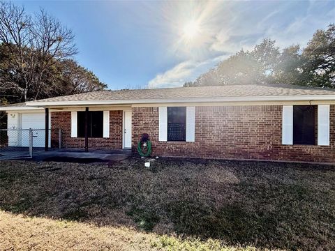 Photo of 1817 Hidden Valley Road, Granbury, TX 76049 (MLS # 21169002)