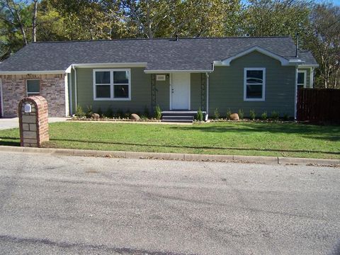 1215 S Vaden Street Sherman TX 75090