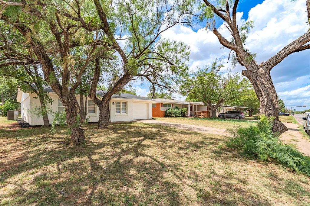 2118 N Mockingbird Lane