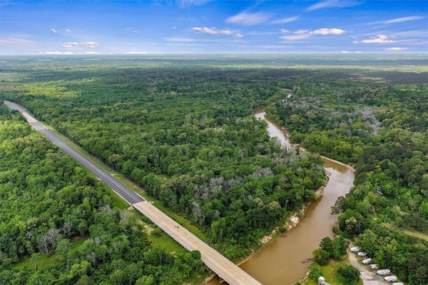 ADDRESS PRIVATE, CARTHAGE, TX  - Image 385edc457dabd4c2ed3e8760146d85af/2350155447
