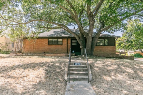 Photo of 2900 Ryan Place Drive, Fort Worth, TX 76110 (MLS # 21367954)