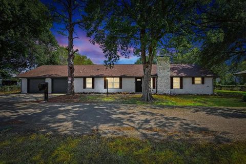 Photo of 9884 Cherokee Trail, Quinlan, TX 75474 (MLS # 21276654)