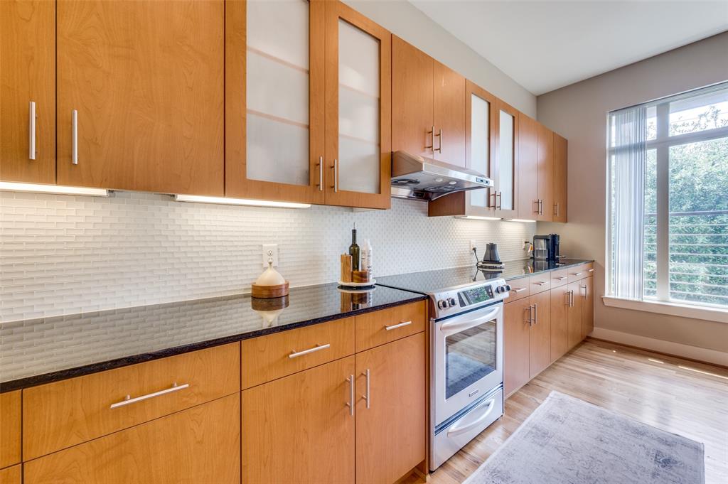 Reserve Utsw Condos - Residential