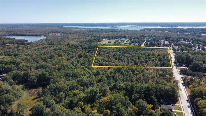 8 acres of undeveloped land in Northwest Shreveport, just minutes from Cross Lake and I-220. Located in a growing area with easy access to major roadways. This property offers strong potential for development, building, or long-term investment. A great opportunity for investors, builders, or anyone looking for acreage in an expanding part of Shreveport.