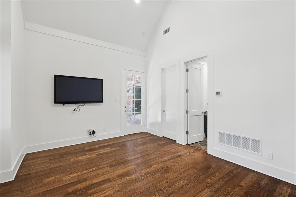 VAQUERO RESIDENTIAL - Residential