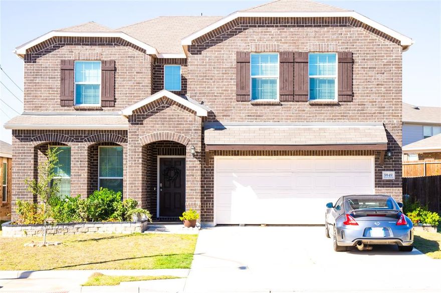 Modern 5-Bedroom Masterpiece in North Fort Worth – Built in 2021!

Step into luxury with this stunning 2021-built home, perfectly situated on a generous lot in the sought-after Ridgeview Farms community. Spanning over 3,000 square feet, this impeccably maintained property features a bright, open-concept floor plan designed for both sophisticated entertaining and comfortable everyday living.

The heart of the home is a chef-inspired kitchen that flows seamlessly into a spacious family room, bathed in natural light. With 5 bedrooms and 3 full bathrooms, including a primary suite with a separate garden tub and shower, there is ample space for everyone. Head upstairs to discover your ultimate entertainment hub: a massive loft overlooking the main floor and a private media room perfect for movie nights or a home gaming studio.