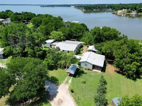 Photo of 302 Collum Drive, Lake Bridgeport, TX 76426 (MLS # 21276259)