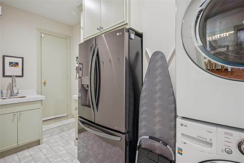 Lavendale Circle - Residential