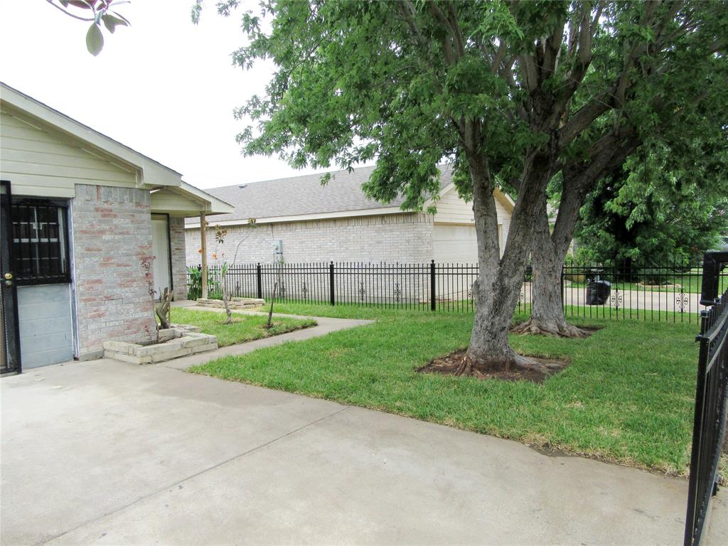 10415 Blackjack Oaks Drive