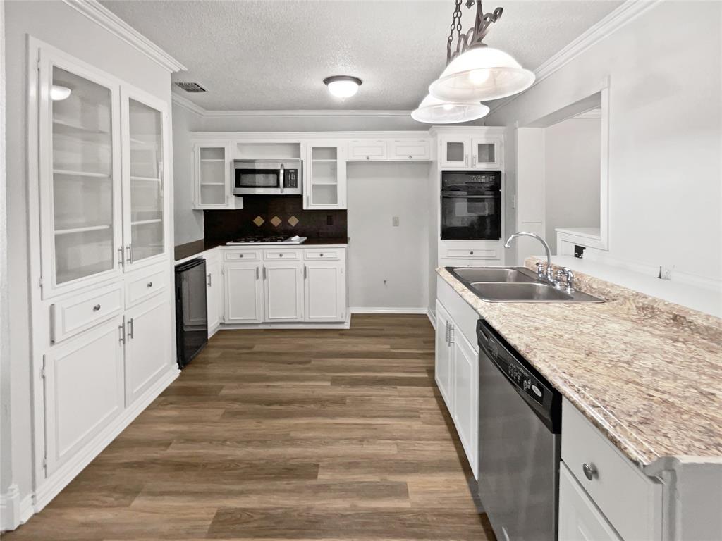 Colonial Ac #3 - Residential