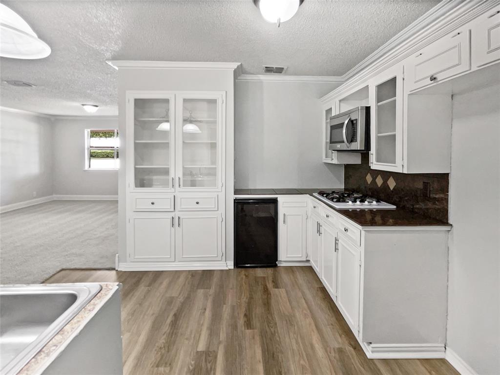 Colonial Ac #3 - Residential