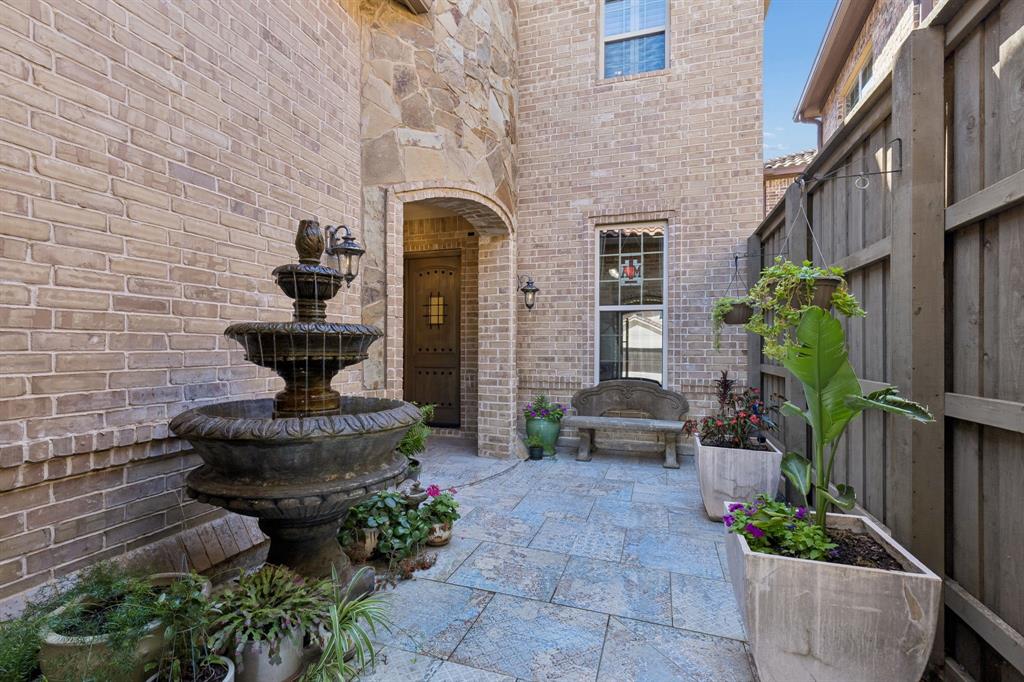 10047 Lakeside Drive
