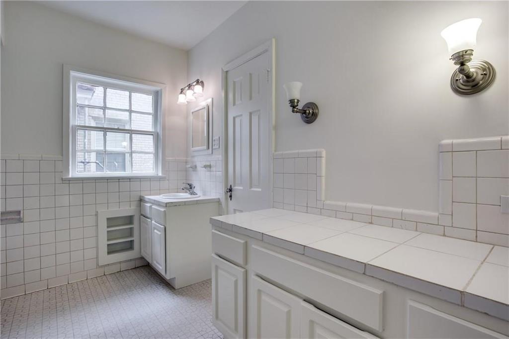 Stratford Manor - Residential Lease