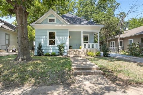 Photo of 627 W Monterey Street, Denison, TX 75020 (MLS # 21215997)