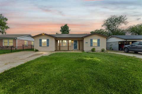 Photo of 116 Highland Drive, Ennis, TX 75119 (MLS # 21350044)