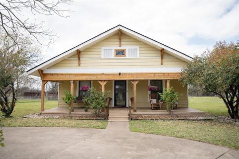 801 S Hall Street Ennis TX 75119