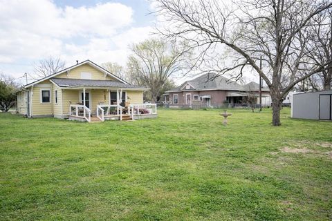 Tiny photo for 801 S Hall Street, Ennis, TX 75119 (MLS # 21200992)