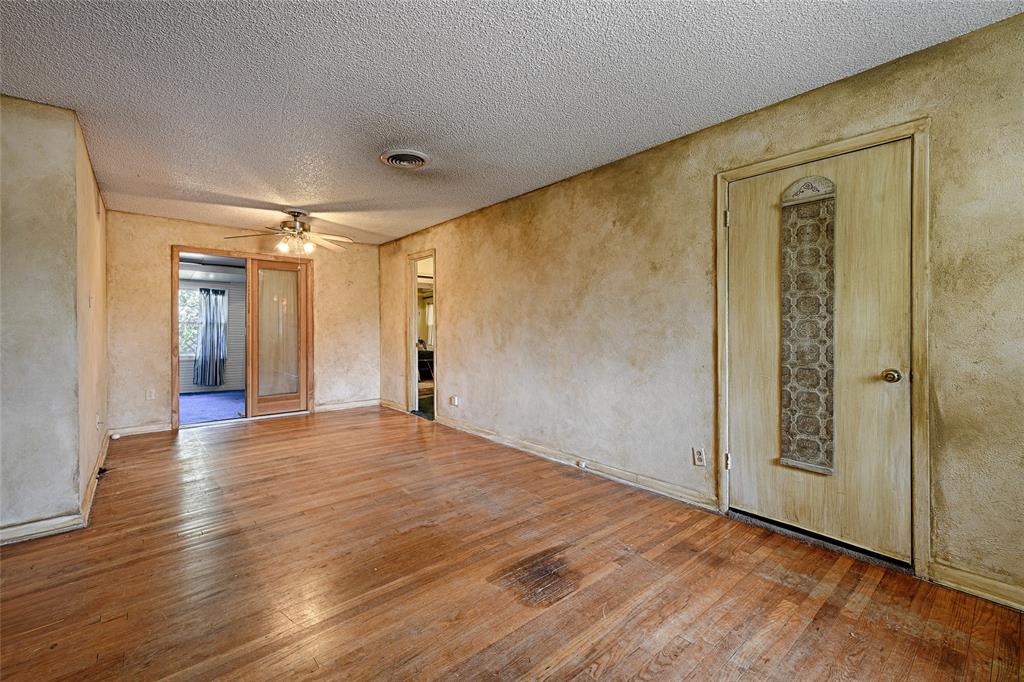 2615 Newton Circle W