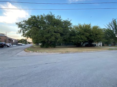 225 S Wilson Street Burleson TX 76028