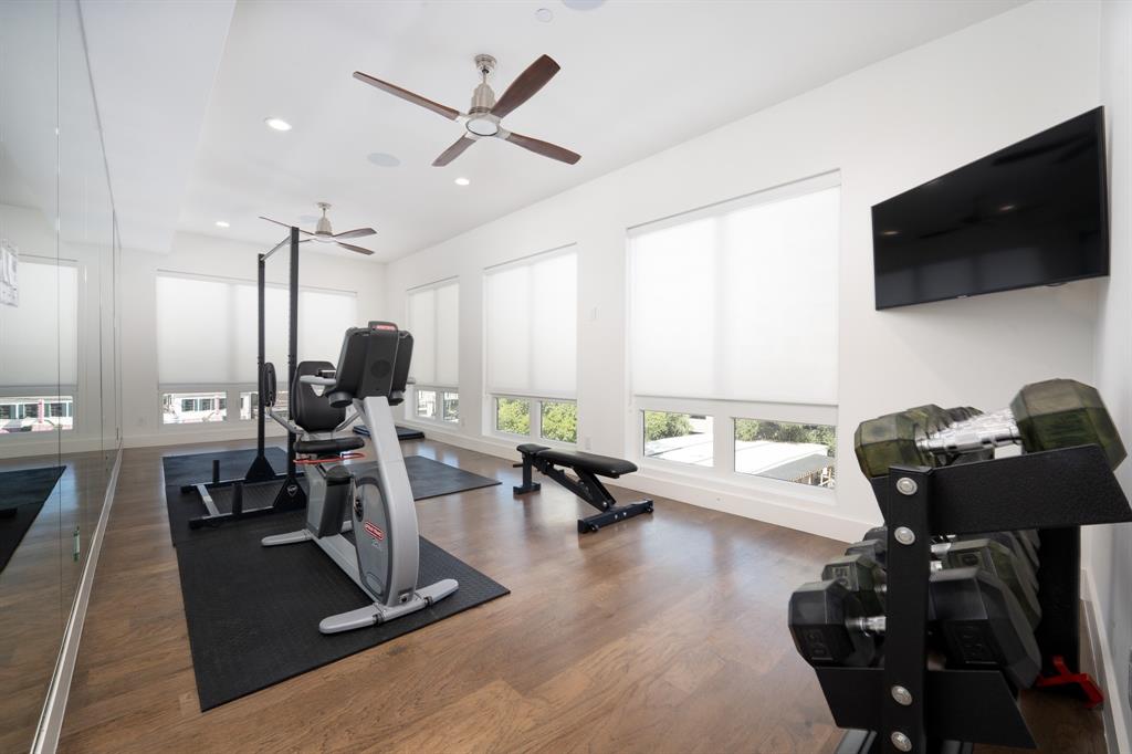 HALL AND NOBLE - Residential Lease