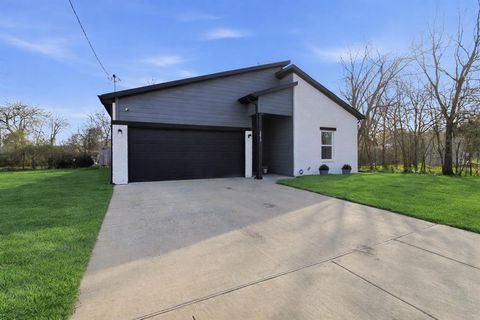 Photo of 3817 Spencer Street, Greenville, TX 75401 (MLS # 21187709)