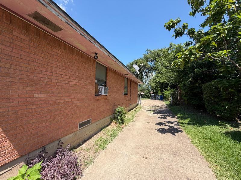 5916 Shady Crest Trail