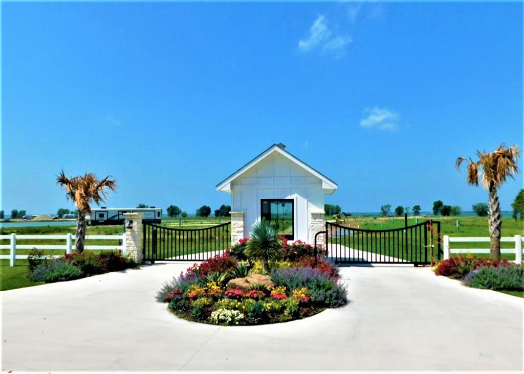 Peninsula Point - Land