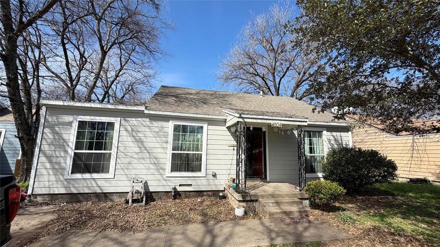 Priced to sell! This 2-bedroom, 1-bath vintage home in River Oaks is a prime value-add project for investors and renovators. Previously configured as a 3-bedroom, the layout offers potential to restore the third bedroom and maximize resale value. Major systems are in working condition with recent updates to the roof and plumbing. The property needs TLC and minor foundation work to reach its full potential, and features original wood floors underneath the current flooring waiting to be restored. 

Conveniently located within 8 miles to the Fort Worth Stockyards, West 7th District, Sundance Square, Texas Christian University, and the Fort Worth Zoo.