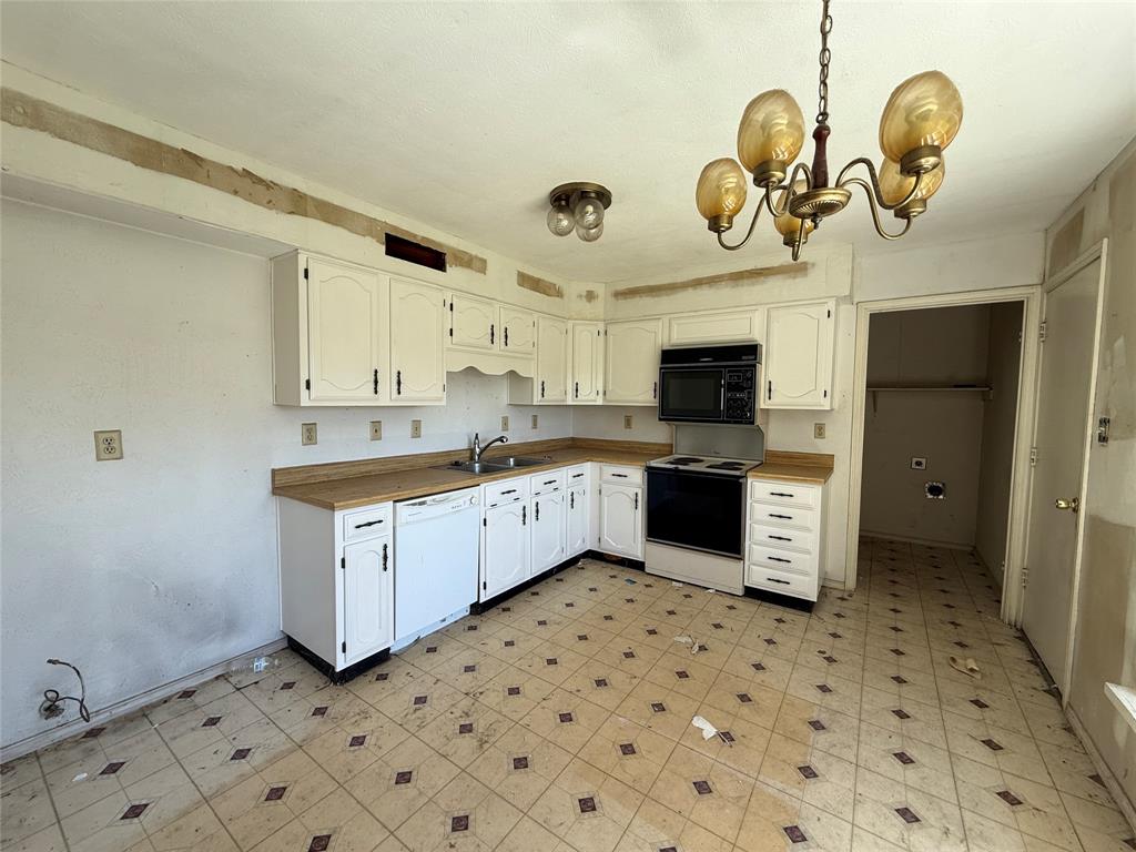 1300 Rivercrest Boulevard