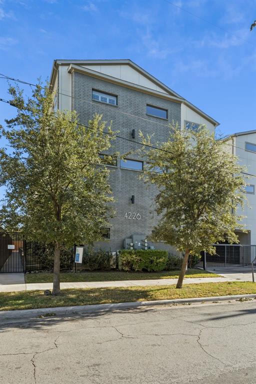 4222 Roseland Bldg 4226 - Residential