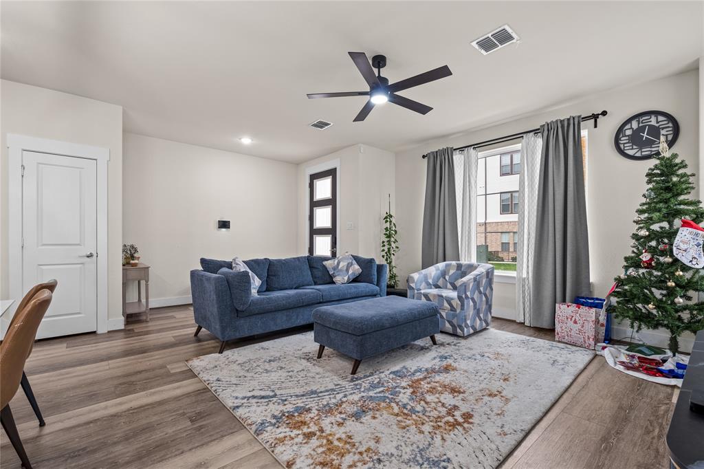 827 Crystal Oak Lane