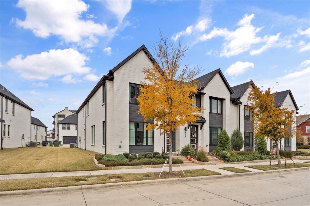 827 Crystal Oak Lane