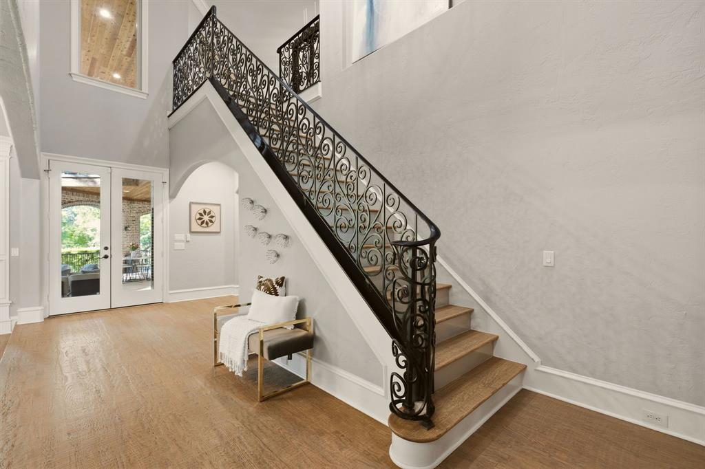 1700 Surrey Lane