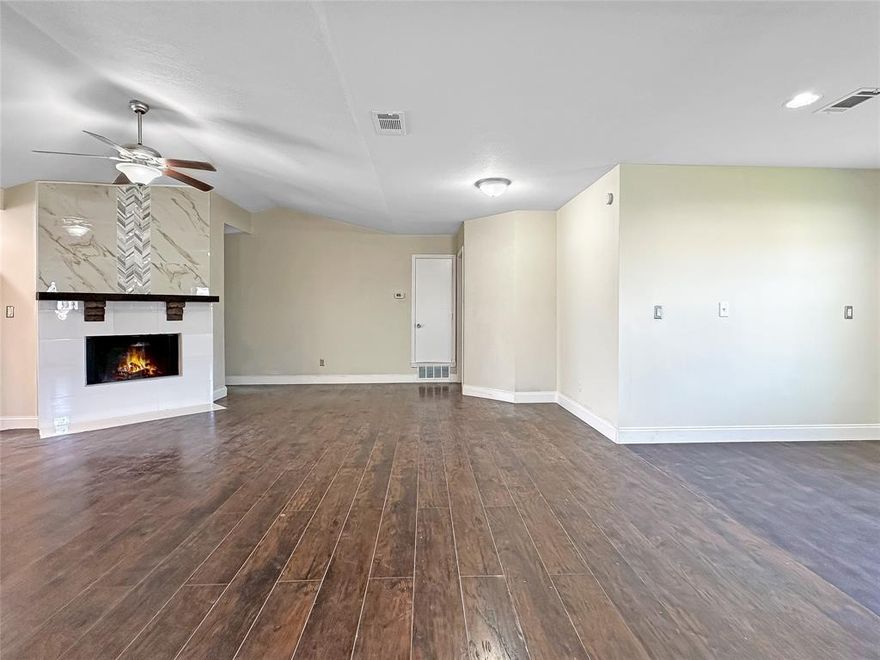 This gorgeous home sits on a half-acre and is right in the middle of Frisco Lakes & The Shores!  Located minutes from Lake Lewisville and Hidden Cove Marina you could not ask for a better location. Large open living room that opens to the newly renovated kitchen area as well as a sitting nook. The home is move-in ready and comes with a refrigerator washer and dryer!  You have free access to the private beach ... that you can walk to from your house.