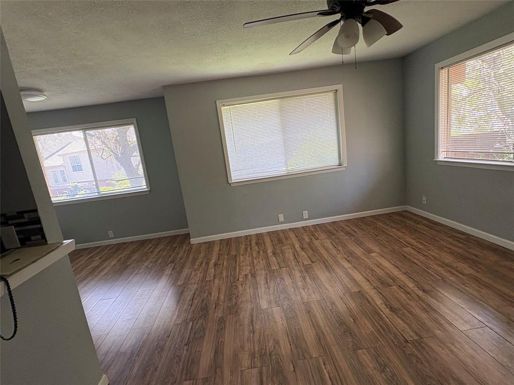 2804 W Walnut Hill Lane