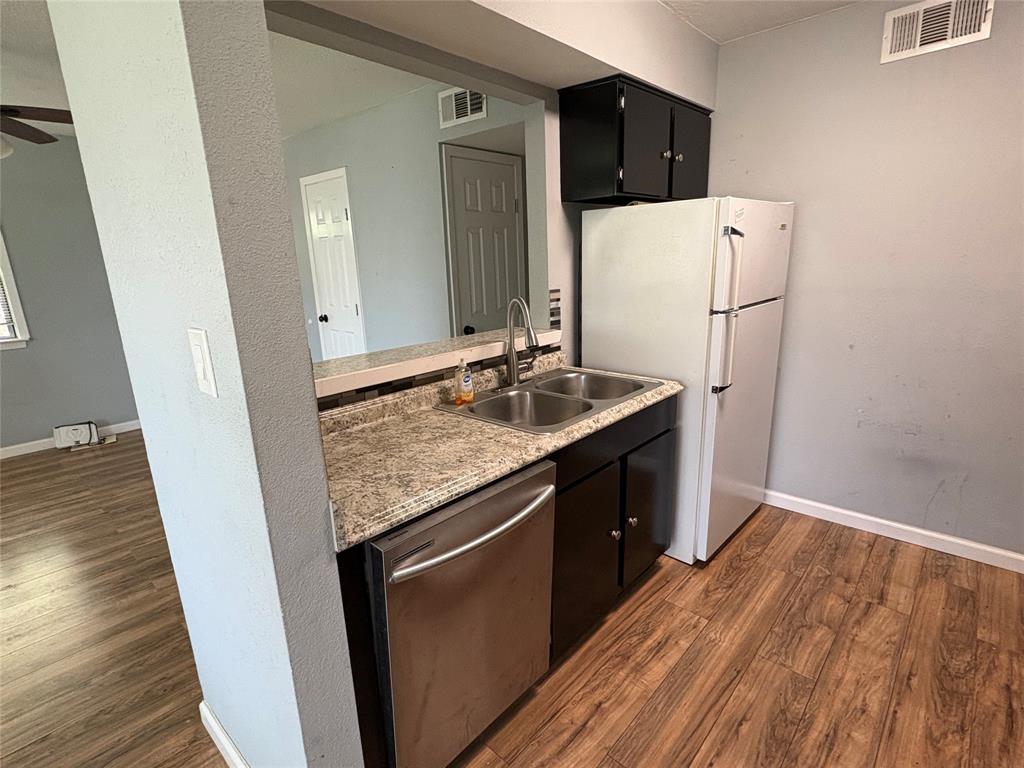 2804 W Walnut Hill Lane