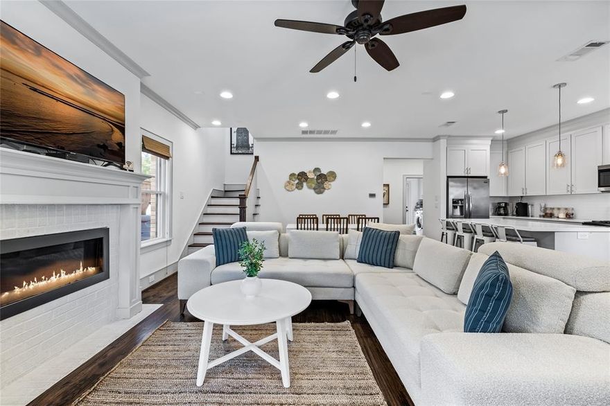 2017 construction 4 bedroom 3.5 bath home in Prime M-Street location!  Lots of upgrades including hardwoods throughout, grass fenced back yard. Green features such as dual speed Compressor, tankless hot water, foam insulation to keep bills low.  Short walking distance to knox henderson, Katy Trail and Mockingbird.