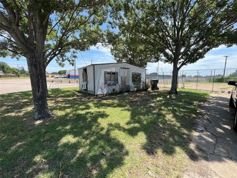 522 W Walnut Circle Garland TX 75040