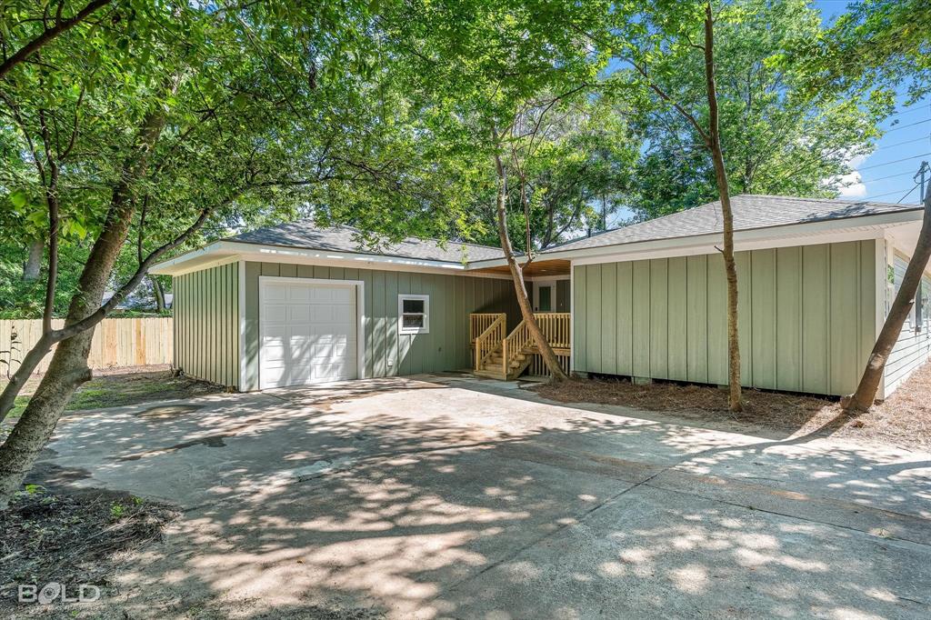 1422 E Kings Highway