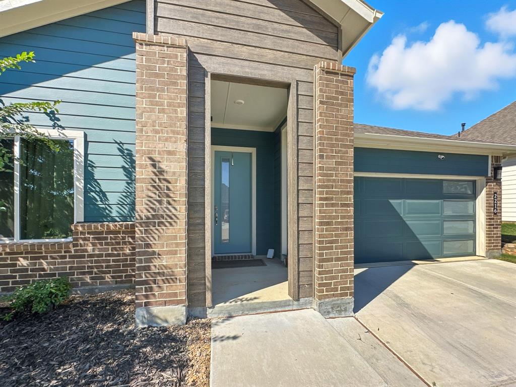2216 Redwing Drive