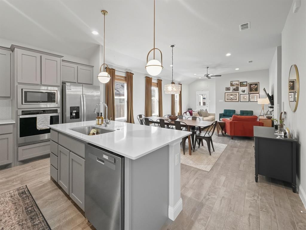2216 Redwing Drive