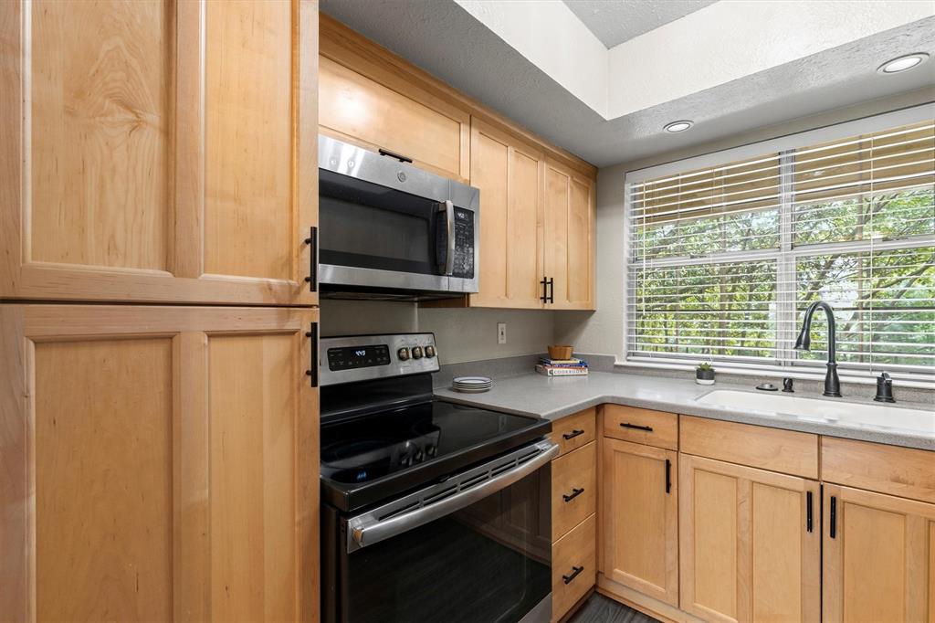 Wedglea Manor Condo - Residential
