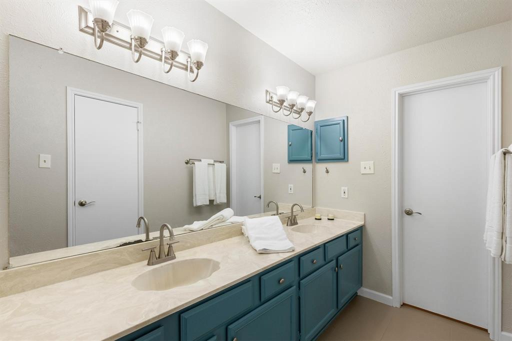 Wedglea Manor Condo - Residential